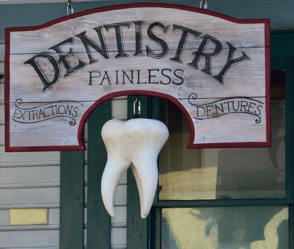 Altes Praxisschild - Painless Dentistry